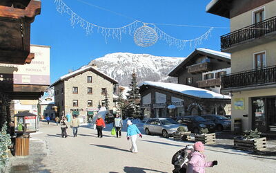 Livigno 694: Dorf\, Menselijke Nederzetting, Toerisme, Straat, Gebouw, Stad, Berg, Bergketen
