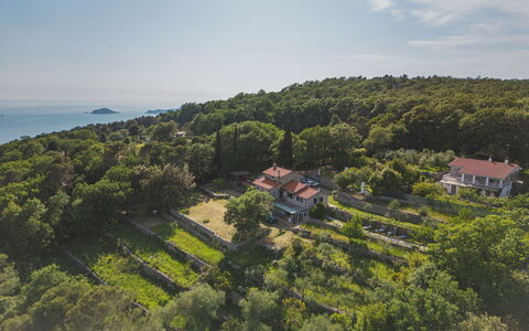 Casa Marepietra: Lucht, Berg, Dag, Gebouw, Fabriek, Natuurlijk Landschap, Huis, Vegetation, Hoogland, Boom