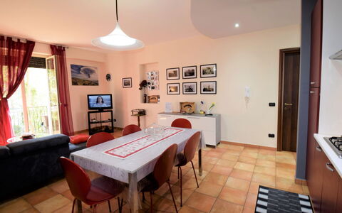 Etna View: Eigendom, Kamer, Meubilair, Gebouw, Eetkamer, Interieur Ontwerp, Verdieping, Onroerend Goed, Huis, Tafel