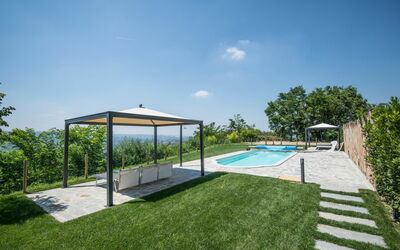 Cascina Vigne 602.1: Lucht, Fabriek, Water, Schaduw, Wolk, Boom, Zwembad, Land Lot, Buitenmeubels, Stedelijk Ontwerp