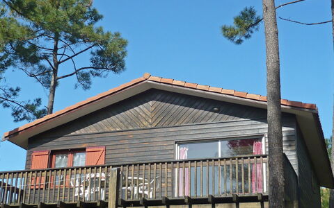 Picasso: Lucht, Eigendom, Gebouw, Hout, Boom, Architectuur, Dak, Facade, Siding, Verblijf