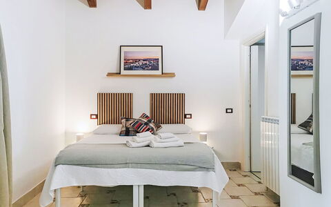 Rêve D'Or: Meubilair, Interieur Ontwerp, Muur, Flooring, Verdieping, Hout, Slaapkamer, Bed, Plafond, Kamer