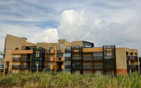 Horizon Marin: Wolk, Lucht, Gebouw, Venster, Blok Van De Toren, Fabriek, Land Lot, Stedelijk Ontwerp, Condominium, Woongebied