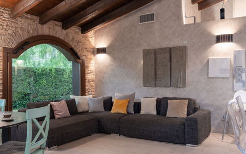 Villa Monterosso (Imp420): Meubilair, Interieur Ontwerp, Bankstel, Flooring, Muur, Verdieping, Woonkamer, Hout, Huis, Plafond