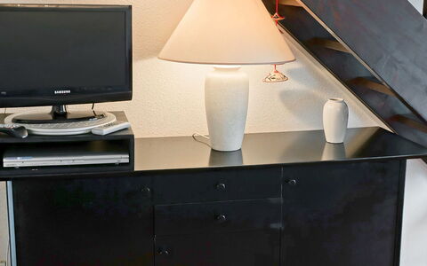Lacanau 900: Meubilair, Kamer, Eigendom, Tafel, Interieur Ontwerp, Verdieping, Bureau, Materiële Goederen, Flooring, Huis