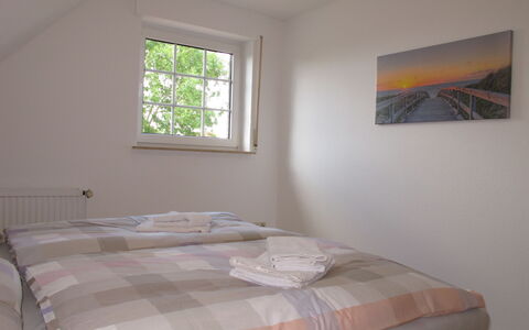 Christa (Hok110): Venster, Eigendom, Meubilair, Gebouw, Comfort, Hout, Azure, Textiel, Bed