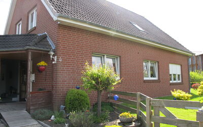 Hooksiel 607: Fabriek, Gebouw, Eigendom, Venster, Lucht, Deur, Bloem, Verblijf, Huis, Hout