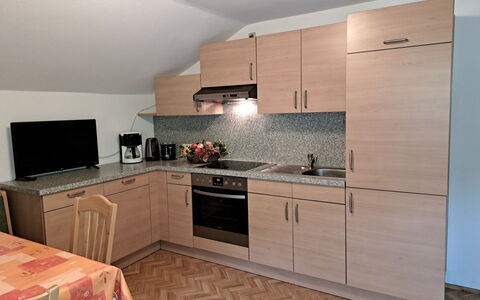 Maiklerhof: Cabinetry, Countertop, Wastafel, Eigendom, Meubilair, Kraan, Fornuis, Gootsteen, Gebouw, Toestel Van De Keuken