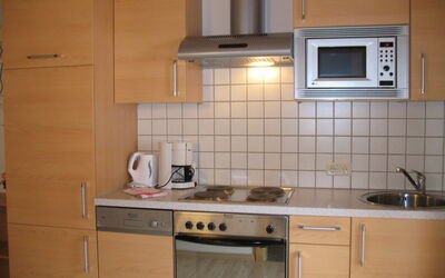 Birkenheim 718.1: Countertop, Cabinetry, Gootsteen, Wastafel, Eigendom, Toestel Van De Keuken, Fornuis, Cooktop, Gasfornuis, Keuken