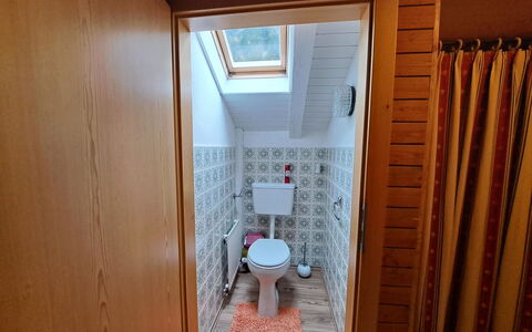 Schragl: Loodgieterswerkinrichting, Gebouw, Badkamer, Wastafel, Hout, Verdieping, Flooring, Kraan, Huis