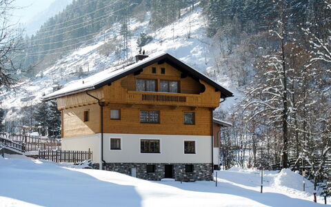 Schragl: Sneeuw, Winter, Eigendom, Huis, Berg, Lucht, Boom, Huis, Architectuur, Alpen