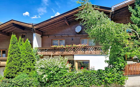 Beate: Huis, Struik, Huis, Woongebied, Verblijf, Tuin, Groundcover, Werf, Landgoed