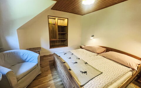 Knaushof: Slaapkamer, Hout, Bed, Verdieping, Interieur Ontwerp, Flooring, Plafond, Laken, Bedding, Bed Frame