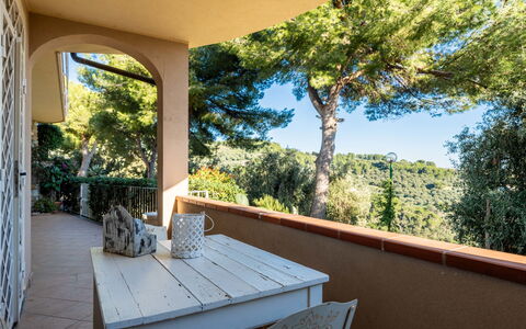 Zenzero e Cannella: Buitenmeubels, Schaduw, Balkon, Veranda, Eco Hotel, Stoel, Buitentafel, Beits, Keuken En Eettafel, Villa