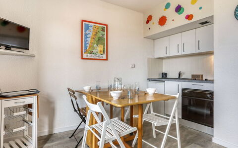 Trinquart: Kamer, Eigendom, Meubilair, Gebouw, Tafel, Interieur Ontwerp, Huis, Onroerend Goed, Verdieping, Eetkamer