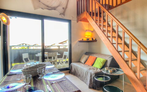 Douc: Kamer, Eigendom, Interieur Ontwerp, Meubilair, Gebouw, Geel, Huis, Onroerend Goed, Huis, Plafond