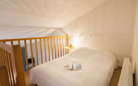 Capbreton 190: Bed, Slaapkamer, Kamer, Meubilair, Eigendom, Bed Frame, Laken, Plafond, Muur, Interieur Ontwerp