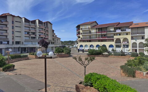 Capbreton 200: Water, Lucht, Gebouw, Azure, Berg, Boom, Architectuur, Zwemwater, Meer, Buurt