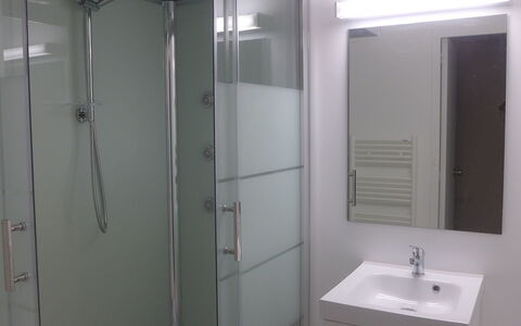Capbreton 200: Badkamer, Eigendom, Kamer, Loodgieterswerkinrichting, Architectuur, Badkamer Accessoire, Glas, Deur Van De Douche, Interieur Ontwerp, Huis