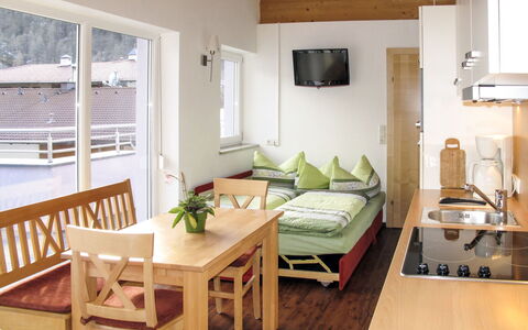 Sölden 730: Kamer, Meubilair, Eigendom, Interieur Ontwerp, Gebouw, Plafond, Verdieping, Huis, Woonkamer, Tafel