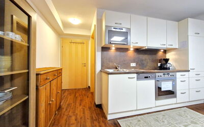 Saphir 730.1: Meubilair, Stoel, Tafel, Appartement, Buitenmeubels, Balkon, Keuken En Eettafel, Condominium, Schaduw, Patio