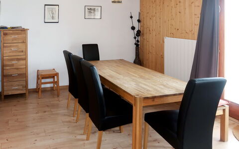 Thyon-Les Collons 626: Kamer, Meubilair, Eigendom, Verdieping, Eetkamer, Tafel, Hardwood, Hout, Interieur Ontwerp, Stoel