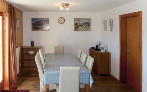 Thyon-Les Collons 626: Kamer, Eigendom, Meubilair, Verdieping, Gebouw, Hardwood, Eetkamer, Tafel, Huis, Plafond