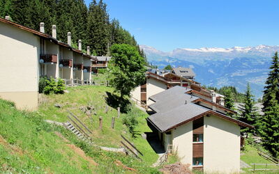 Thyon-Les Collons 626: Bergachtig Landvormen, Berg, Eigendom, Huis, Bergketen, Alpen, Heuvel Station, Onroerend Goed, Bergdorp, Architectuur