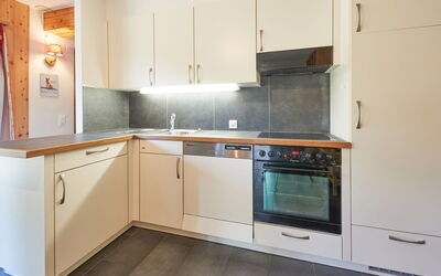 Hiboux 628.5: Cabinetry, Countertop, Gebouw, Toestel Van De Keuken, Fornuis, Keuken, Hout, Huishoudapparatuur, Interieur Ontwerp, Fornuis