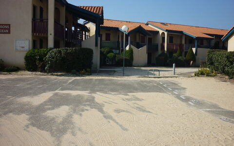 Capbreton 750: Water, Wolk, Lucht, Dag, Fabriek, Zwembad, Boom, Azure, Schaduw, Hek