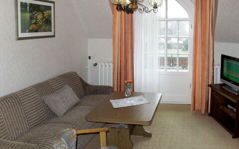 Am Park: Kamer, Eigendom, Meubilair, Interieur Ontwerp, Gebouw, Woonkamer, Verdieping, Tafel, Huis, Plafond