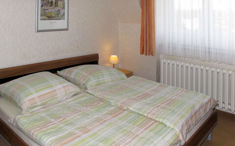 Am Park: Slaapkamer, Bed, Meubilair, Eigendom, Kamer, Laken, Matras, Bedding, Bed Frame, Verdieping