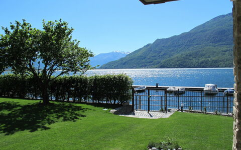 Brezza di Lago: Water, Lucht, Fabriek, Eigendom, Azure, Schaduw, Boom, Huis, Meer, Vegetation