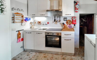 Baita dei Nonni 748.3: Cabinetry, Countertop, Eigendom, Gootsteen, Wastafel, Kraan, Fornuis, Toestel Van De Keuken, Keuken, Hout