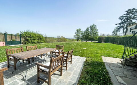 Villa Remotti: Lucht, Fabriek, Tafel, Natuurlijk Landschap, Boom, Land Lot, Architectuur, Vegetation, Gras, Schaduw