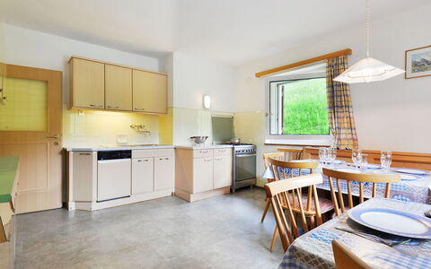 Puntea: Kamer, Eigendom, Meubilair, Gebouw, Interieur Ontwerp, Geel, Huis, Verdieping, Onroerend Goed, Keuken