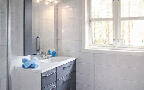 Risdalbu: Loodgieterswerkinrichting, Interieur Ontwerp, Flooring, Wastafel, Badkamer, Wastafel In De Badkamer, Badkamerkast, Verdieping, Kraan, Loodgieter