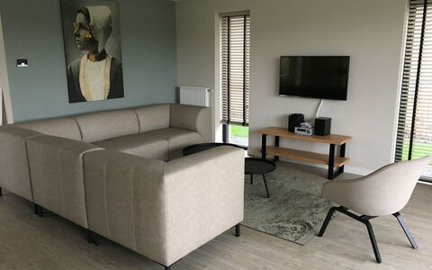 Oesterdam Resort: Meubilair, Woonkamer, Kamer, Interieur Ontwerp, Eigendom, Verdieping, Bankstel, Tafel, Stoel, Slaapbank