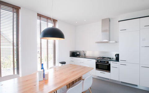 Oesterdam Resort: Cabinetry, Eigendom, Countertop, Tafel, Hout, Keuken, Interieur Ontwerp, Architectuur, Toestel Van De Keuken, Verdieping