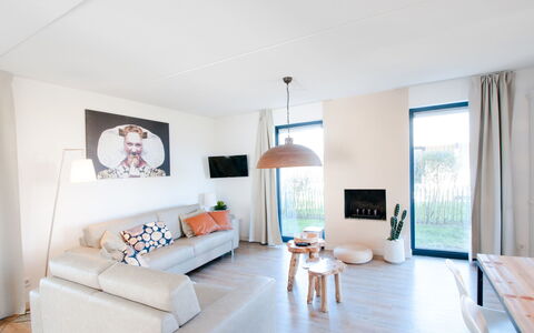 Oesterdam Resort: Kamer, Woonkamer, Eigendom, Meubilair, Wit, Interieur Ontwerp, Huis, Gebouw, Verdieping, Koffietafel