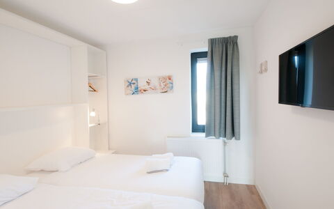 Oesterdam Resort: Kamer, Eigendom, Meubilair, Bed, Slaapkamer, Interieur Ontwerp, Gebouw, Plafond, Huis, Verdieping