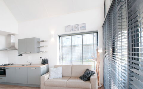 Oesterdam Resort: Kamer, Eigendom, Meubilair, Interieur Ontwerp, Woonkamer, Gebouw, Verdieping, Muur, Huis, Plafond