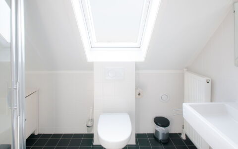 Oesterdam Resort: Eigendom, Badkamer, Kamer, Toilet, Loodgieterswerkinrichting, Architectuur, Interieur Ontwerp, Verdieping, Tegel, Wc Bril