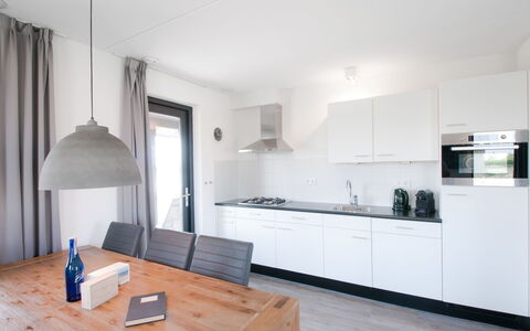 Oesterdam Resort: Kamer, Eigendom, Meubilair, Keuken, Countertop, Interieur Ontwerp, Gebouw, Huis, Verdieping, Cabinetry