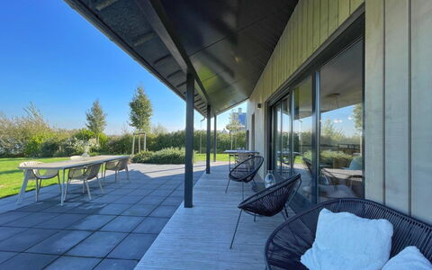 Oesterdam Resort: Meubilair, Tafel, Gebouw, Stoel, Tableware, Wolk, Lucht, Tafelkleed, Buitenmeubels, Schaduw