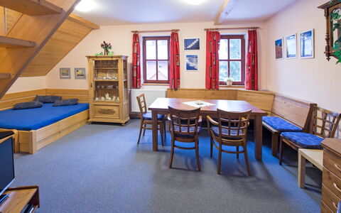 Ostružná: Kamer, Gebouw, Eigendom, Meubilair, Interieur Ontwerp, Tafel, Recreatie Ruimte, Klas, Huis, Onroerend Goed