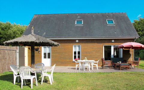 Chez Laurette: Huis, Eigendom, Verblijf, Huis, Gebouw, Onroerend Goed, Boerderij, Dak, Siding, Gras