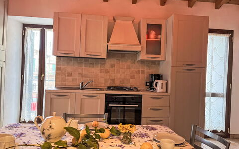 Valloria 602: Meubilair, Interieur Ontwerp, Hout, Flooring, Keuken, Countertop, Toestel Van De Keuken, Keuken En Eettafel, Kamer, Verdieping