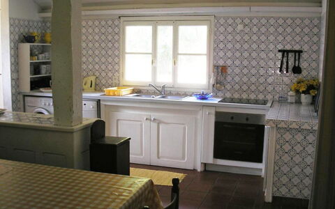 Hollebarde: Kamer, Meubilair, Countertop, Eigendom, Cabinetry, Interieur Ontwerp, Verdieping, Keuken, Gebouw, Wastafel