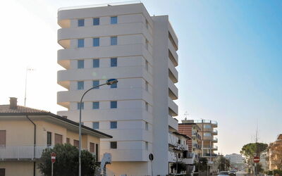 Lignano Sabbiadoro 653: Woongebied, Gebouw, Architectuur, Blok Van De Toren, Condominium, Grootstedelijk Gebied, Eigendom, Buurt, Appartement, Menselijke Nederzetting